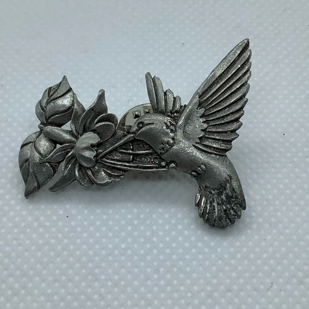 Beautiful Hummingbird Pin / Brooch - Picture 1 of 4